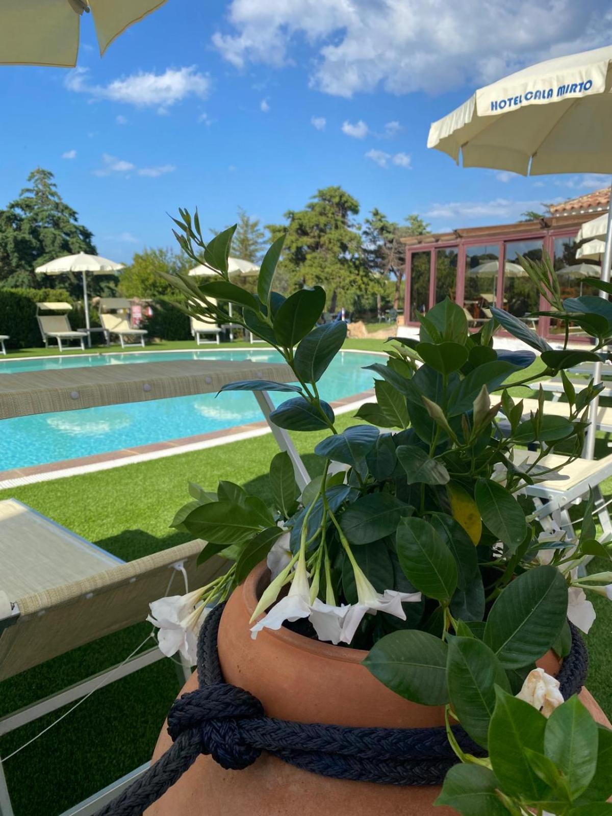 Hotel Cala Mirto Budoni Kültér fotó